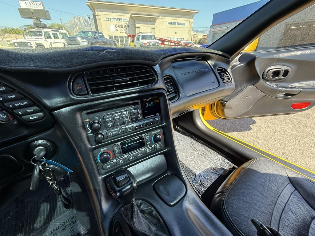 2001 Chevrolet Corvette Image 12