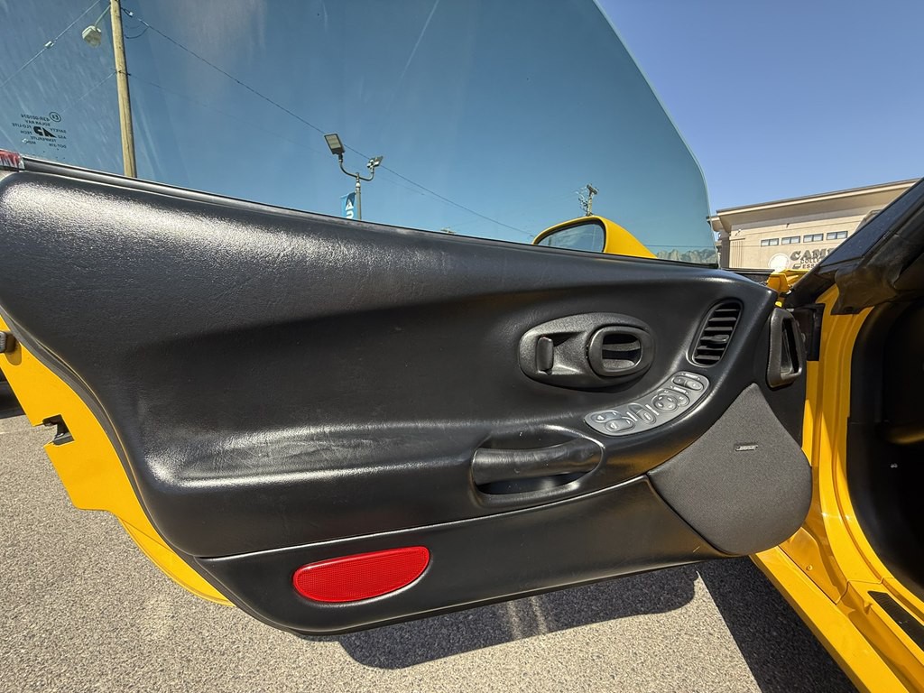 2001 Chevrolet Corvette Image 16
