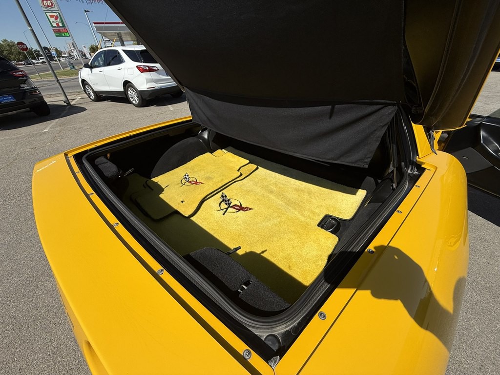 2001 Chevrolet Corvette Image 17