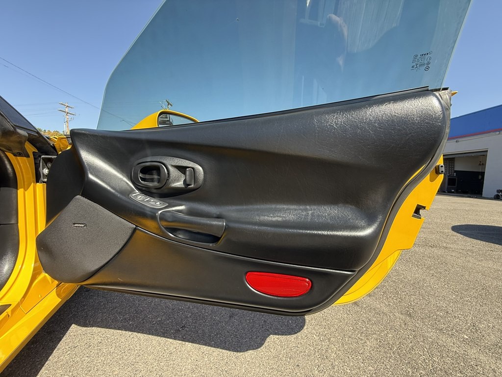 2001 Chevrolet Corvette Image 19