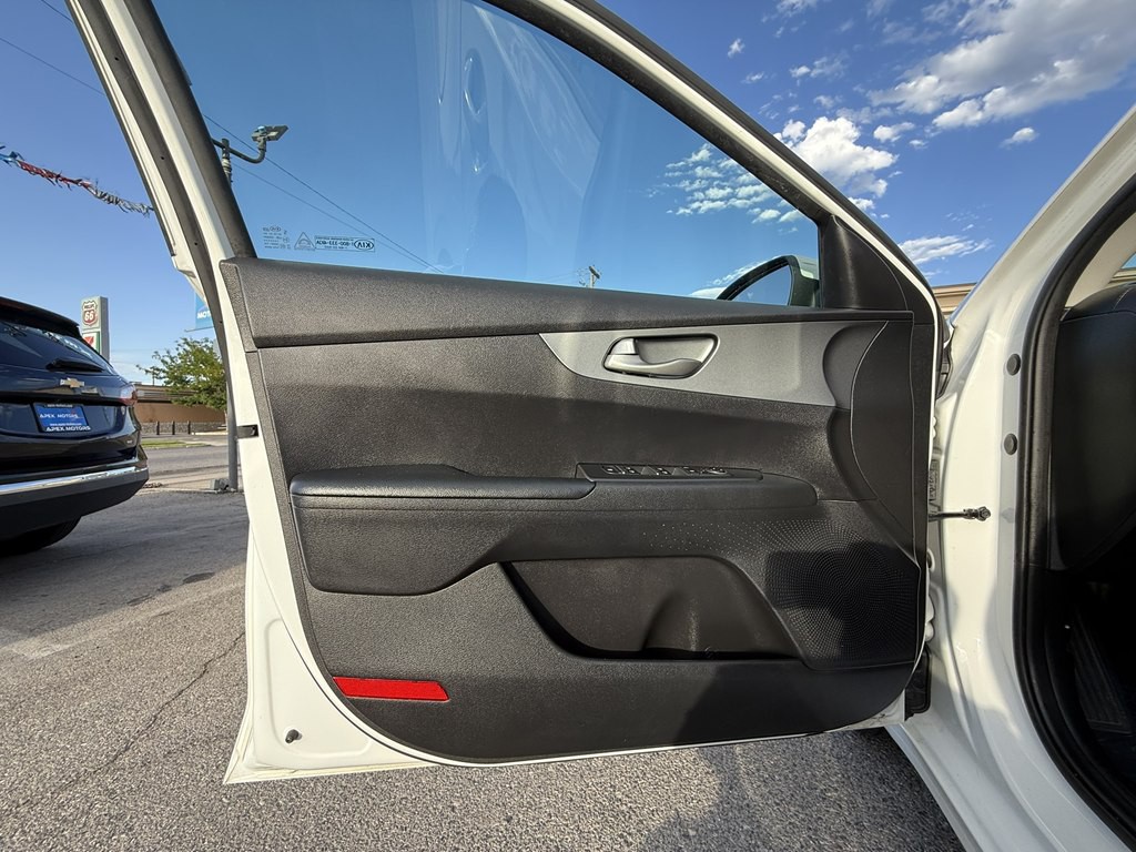 2021 Kia Forte Image 17