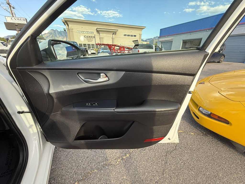 2021 Kia Forte Image 24