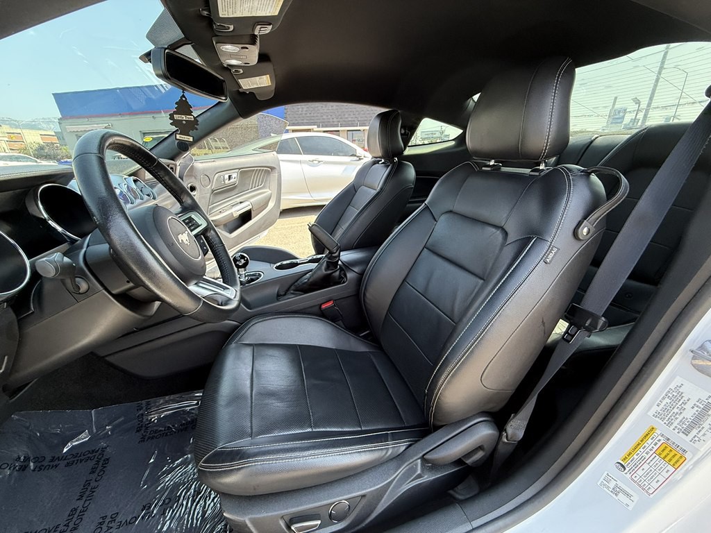 2017 Ford Mustang Image 14