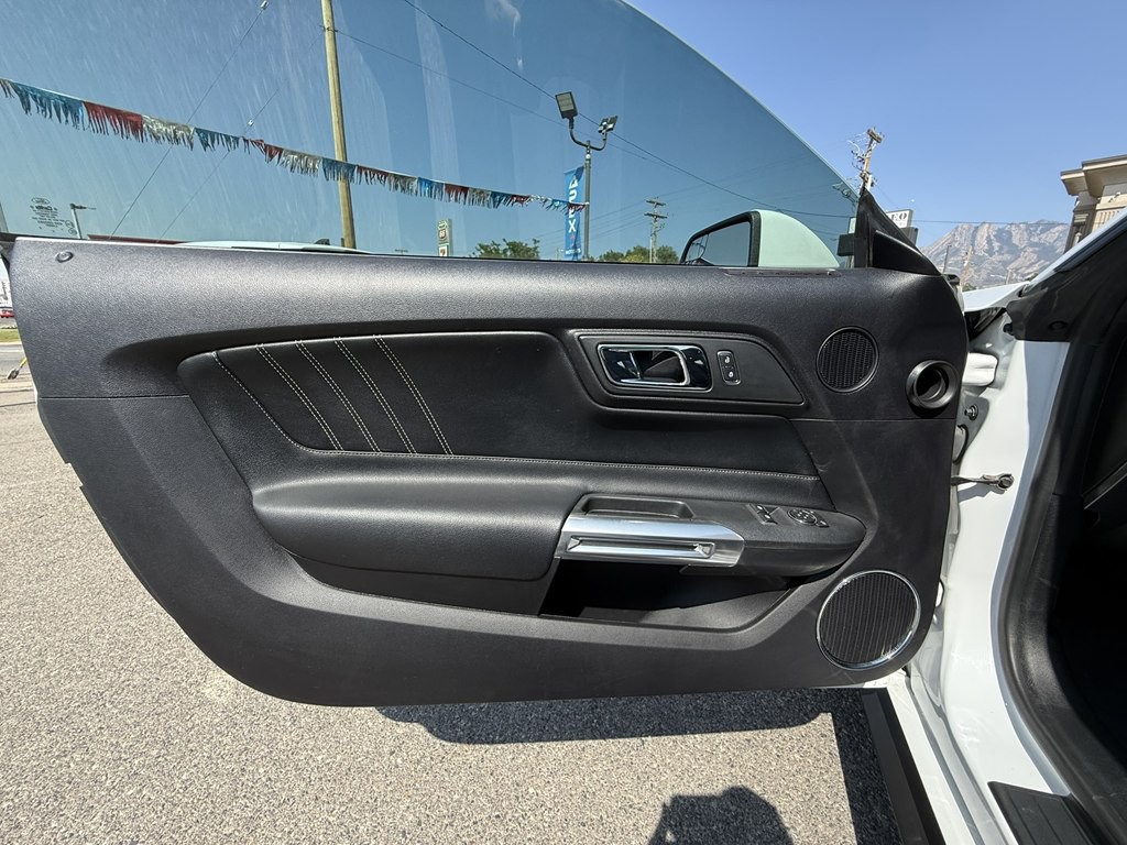 2017 Ford Mustang Image 16