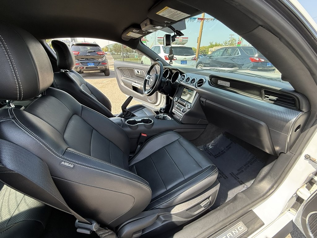 2017 Ford Mustang Image 19