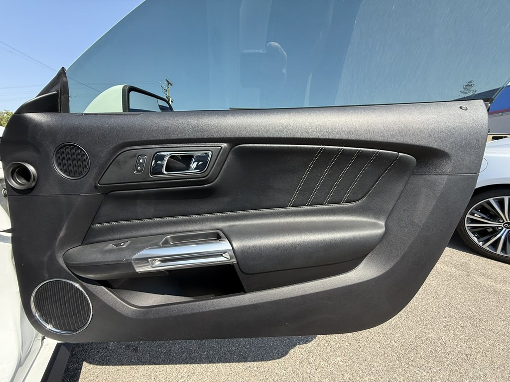 2017 Ford Mustang Image 20