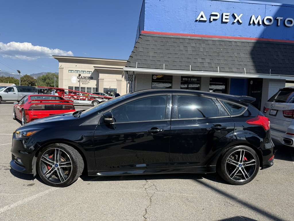 2016 Ford Focus Image 2