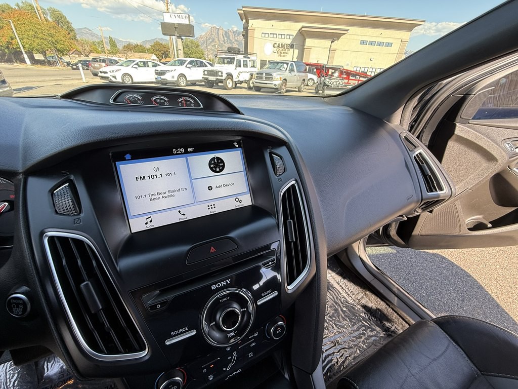 2016 Ford Focus Image 11
