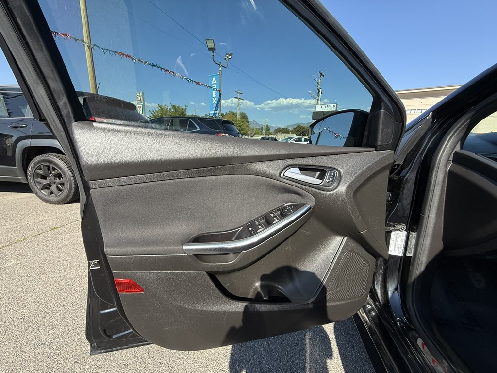 2016 Ford Focus Image 15