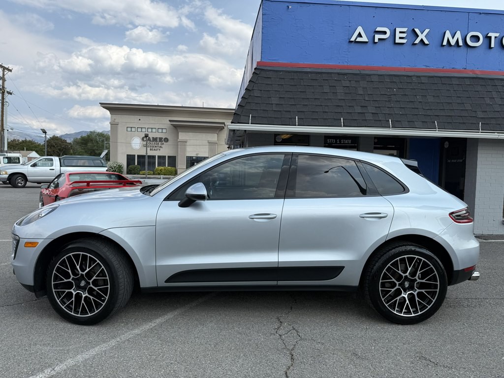 2017 Porsche Macan Image 2