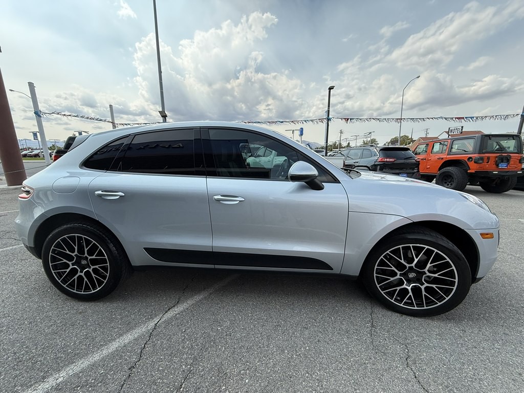 2017 Porsche Macan Image 6
