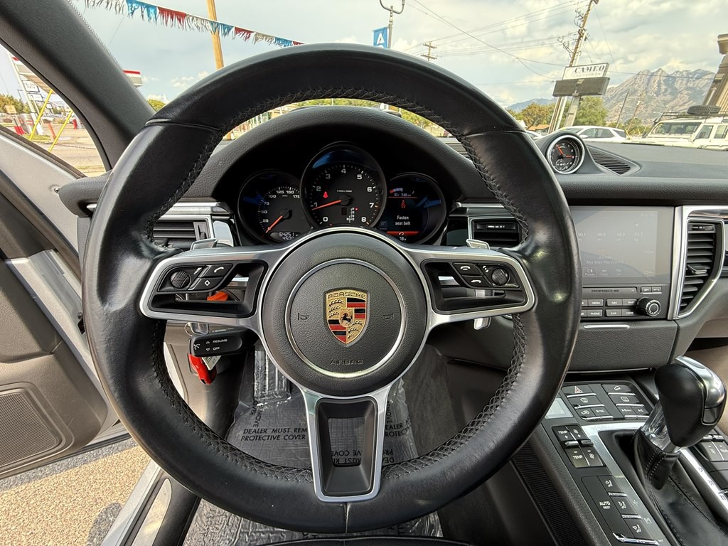 2017 Porsche Macan Image 11