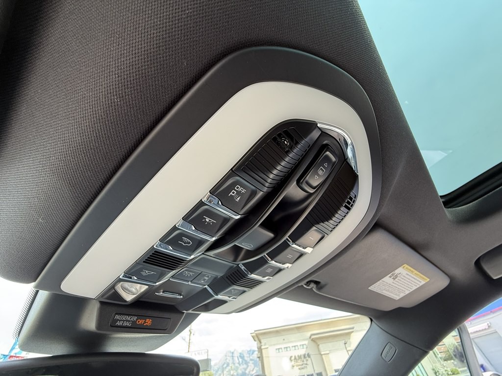 2017 Porsche Macan Image 17