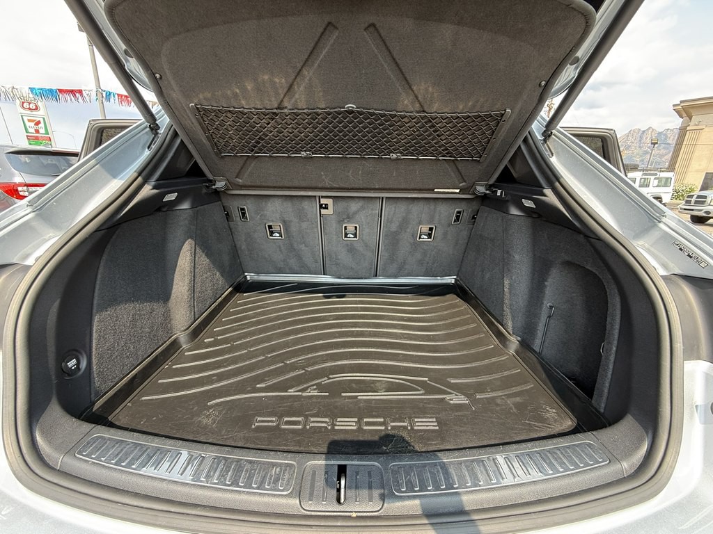 2017 Porsche Macan Image 23