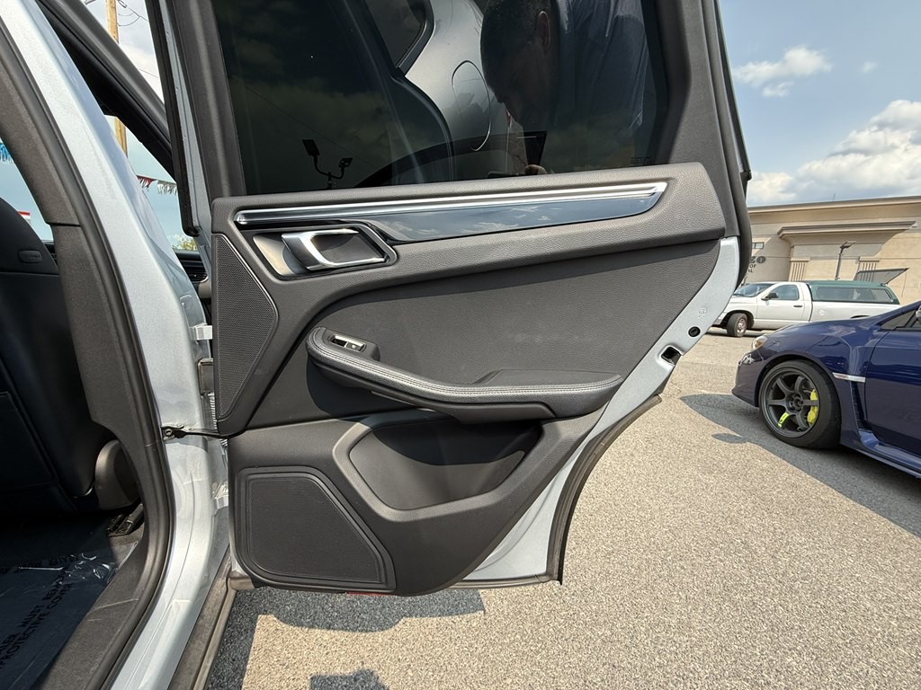 2017 Porsche Macan Image 25