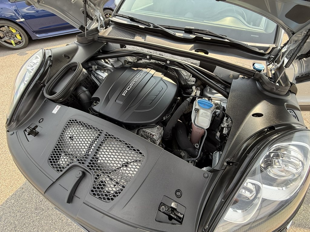 2017 Porsche Macan Image 28