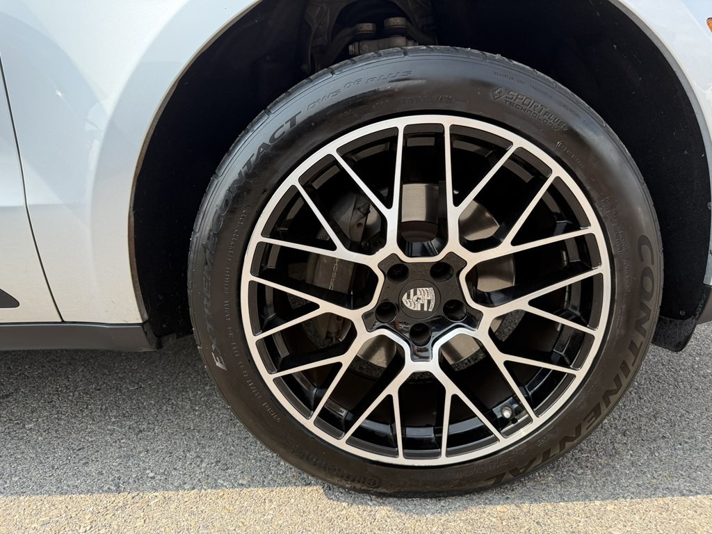 2017 Porsche Macan Image 29