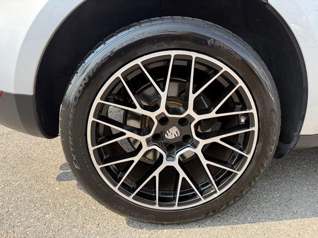 2017 Porsche Macan Image 30