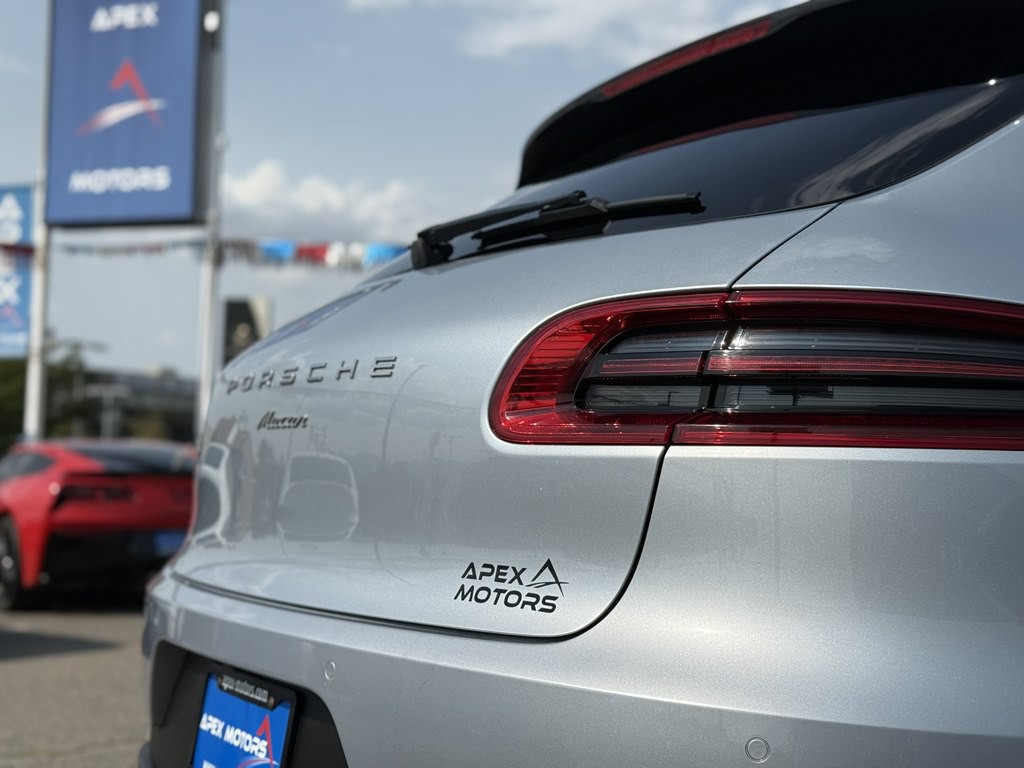 2017 Porsche Macan Image 33