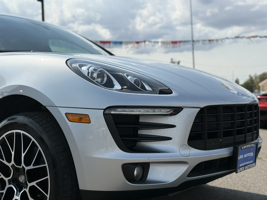 2017 Porsche Macan Image 34