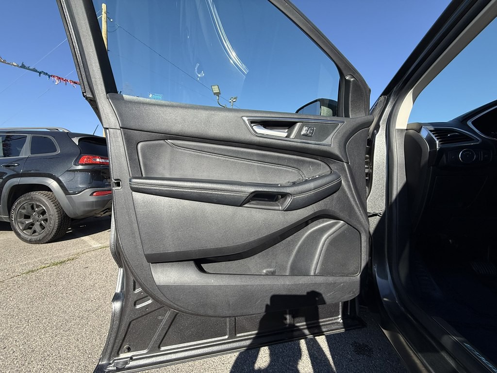 2018 Ford Edge Image 17