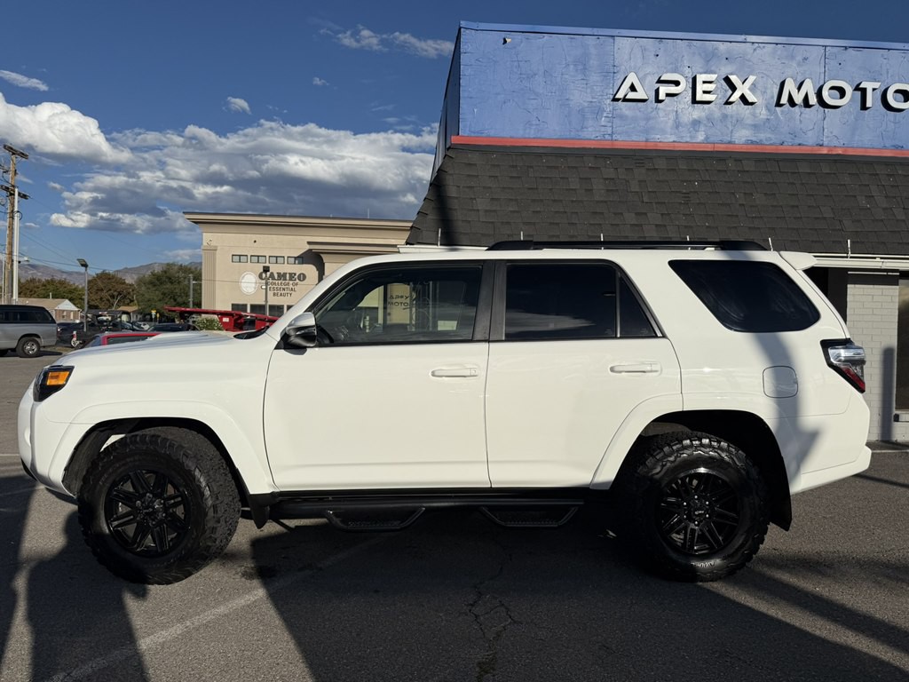 2019 Toyota 4Runner Image 2