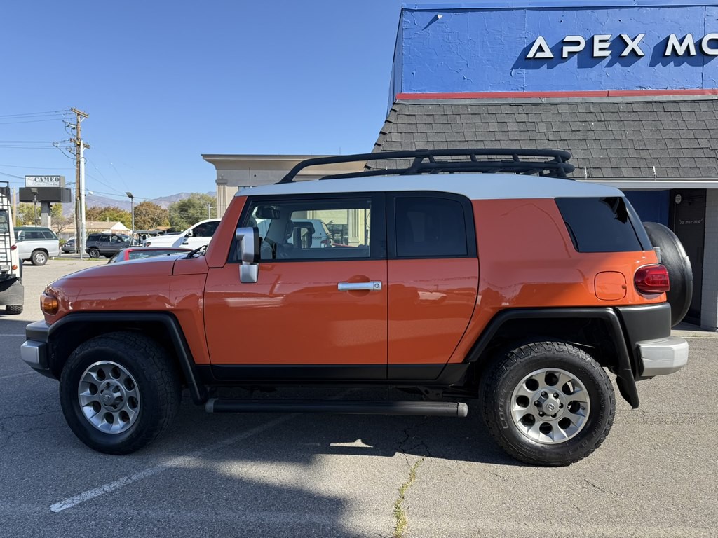2013 Toyota FJ Cruiser Image 2