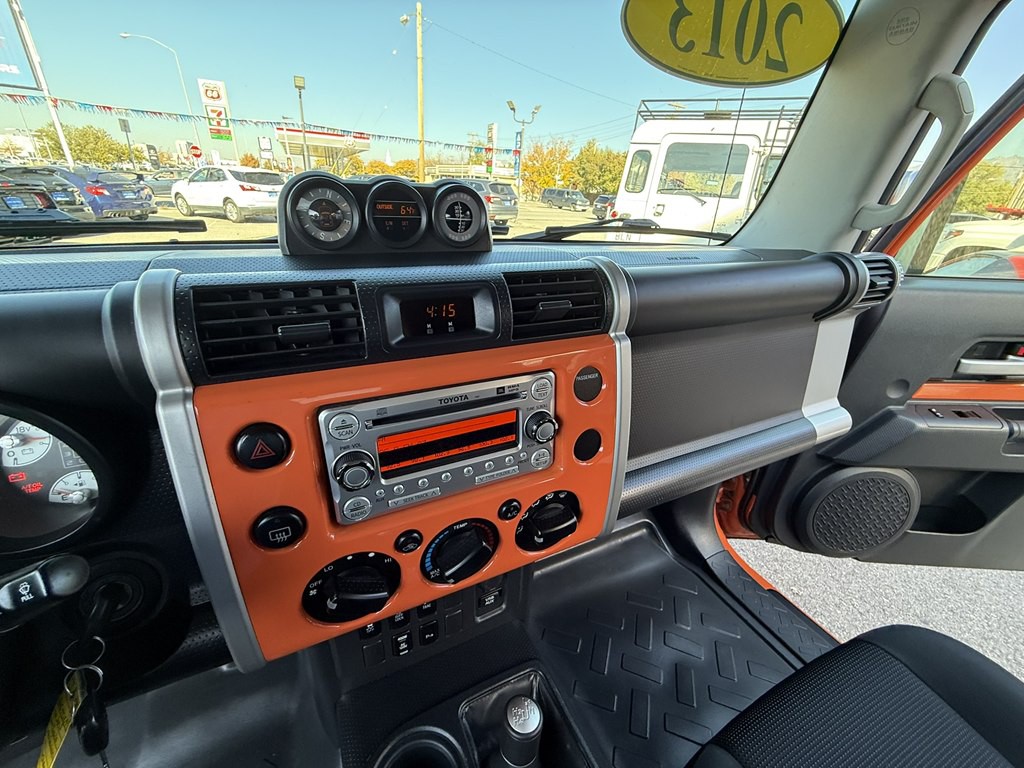 2013 Toyota FJ Cruiser Image 13