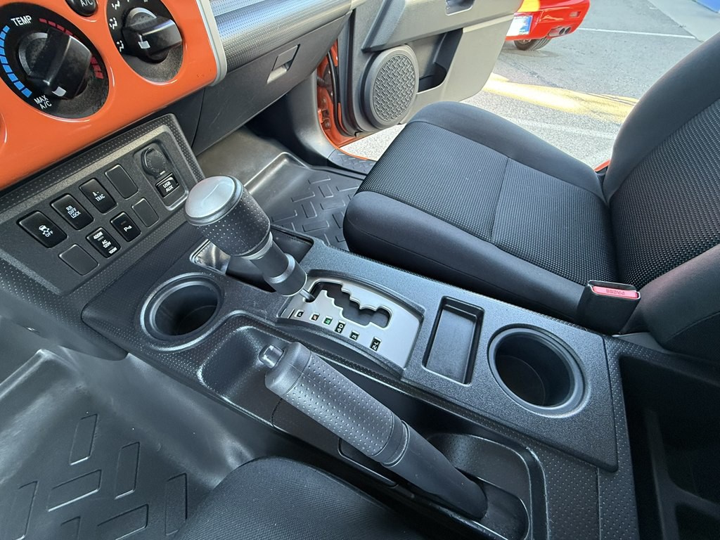 2013 Toyota FJ Cruiser Image 16