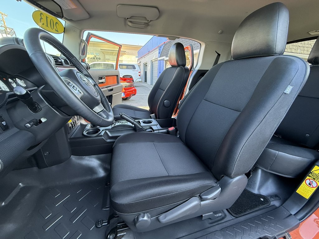 2013 Toyota FJ Cruiser Image 19