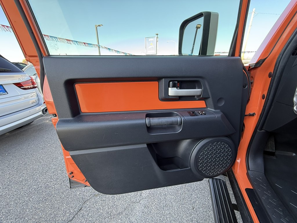 2013 Toyota FJ Cruiser Image 21