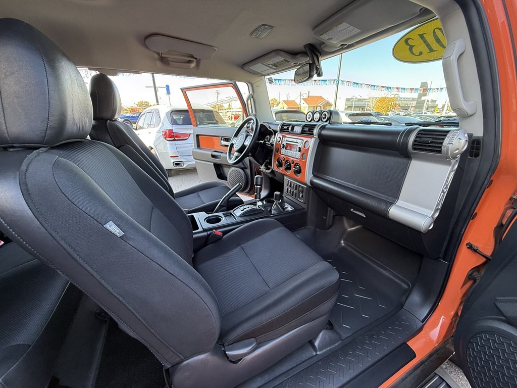 2013 Toyota FJ Cruiser Image 29