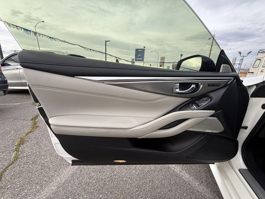 2018 INFINITI Q60 Image 17