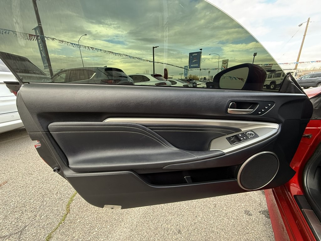 2016 Lexus RC Image 21