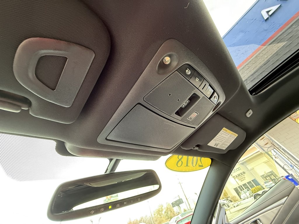 2018 INFINITI Q60 Image 16