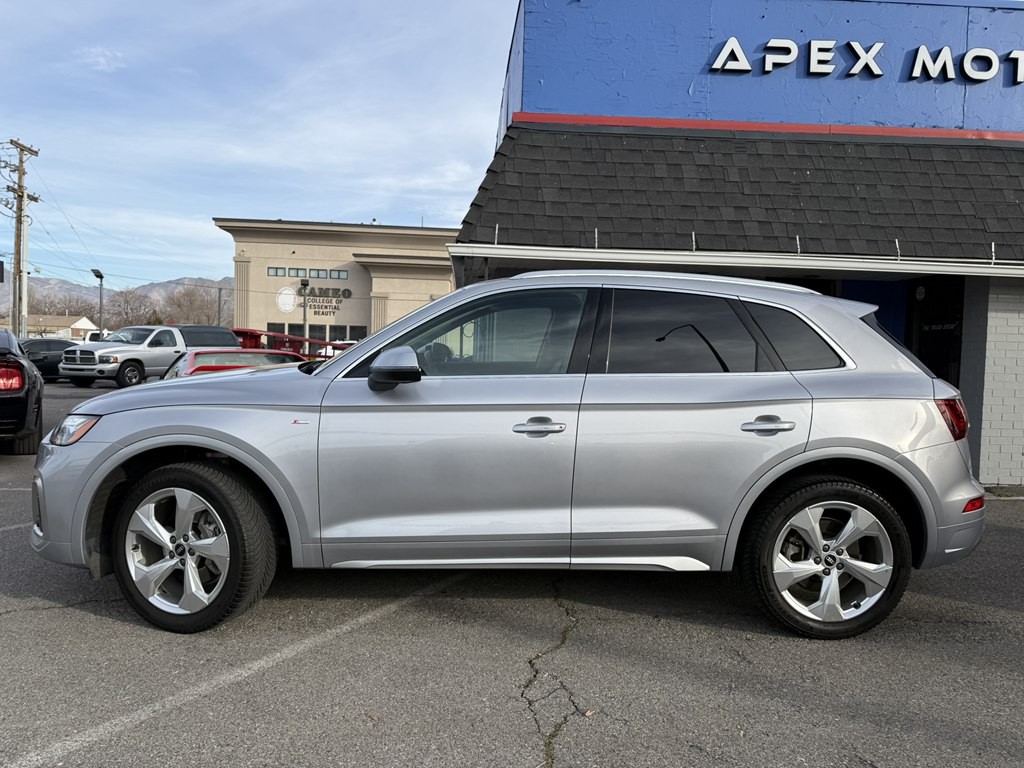 2022 Audi Q5 Image 2