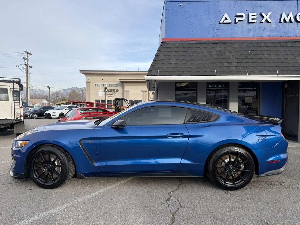 2017 Ford Mustang Image 2