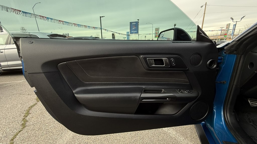 2017 Ford Mustang Image 17