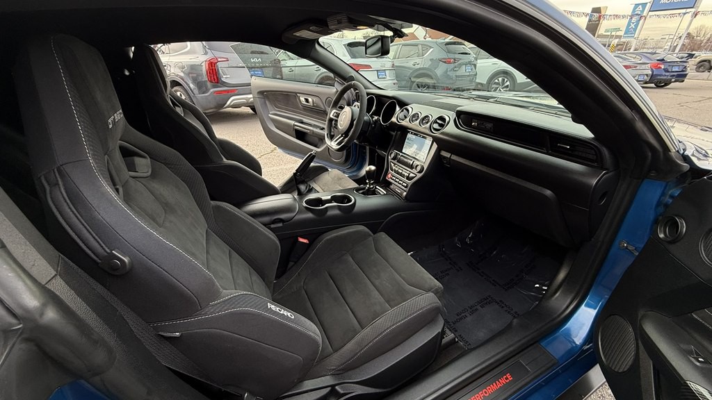 2017 Ford Mustang Image 19