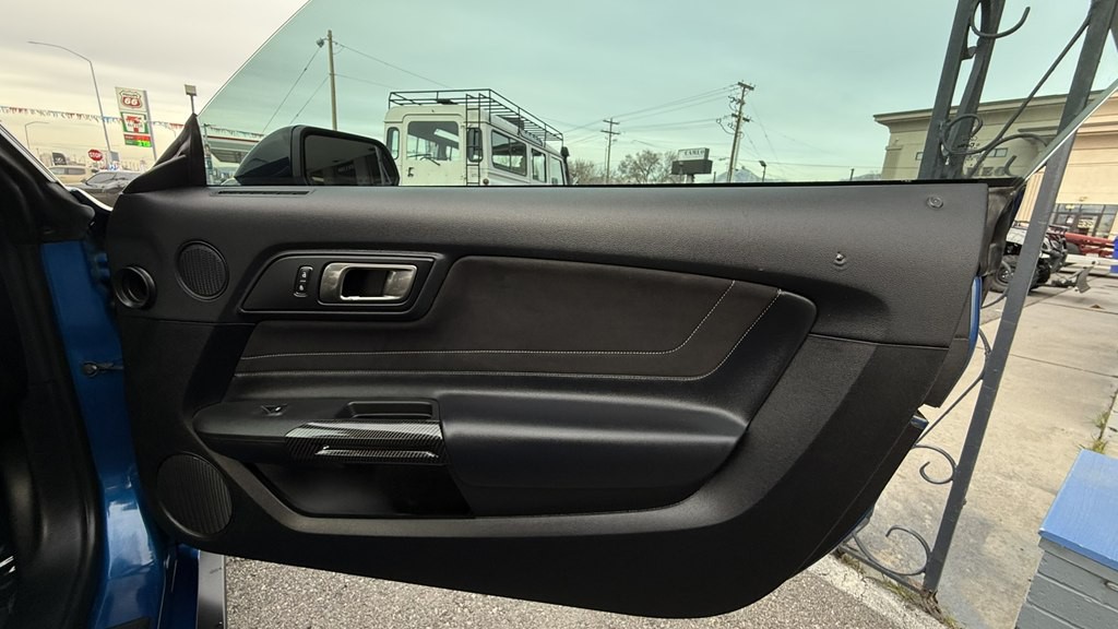 2017 Ford Mustang Image 20