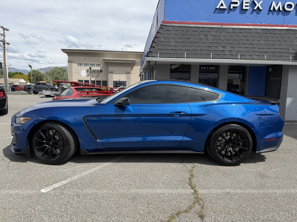 2017 Ford Mustang Image 2