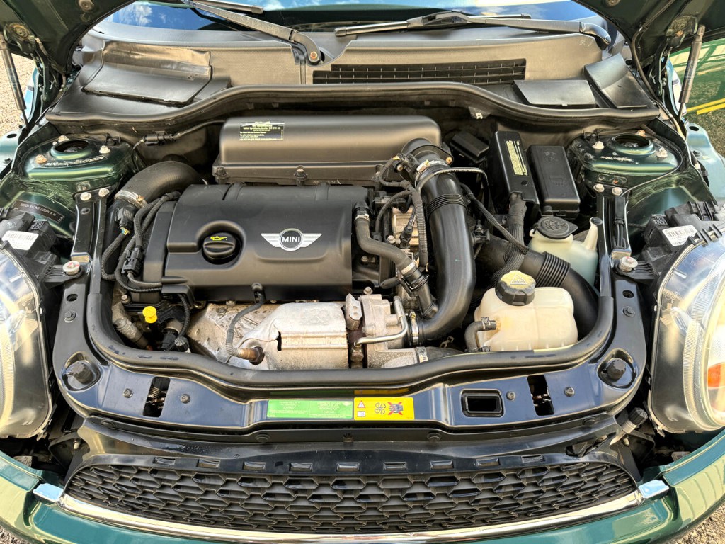 2011 MINI Cooper Image 9