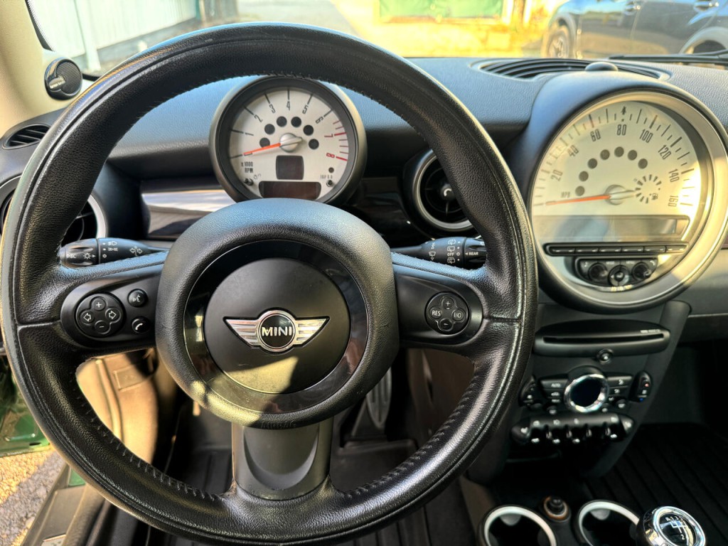 2011 MINI Cooper Image 10