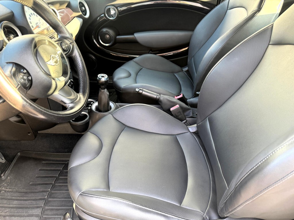 2011 MINI Cooper Image 13