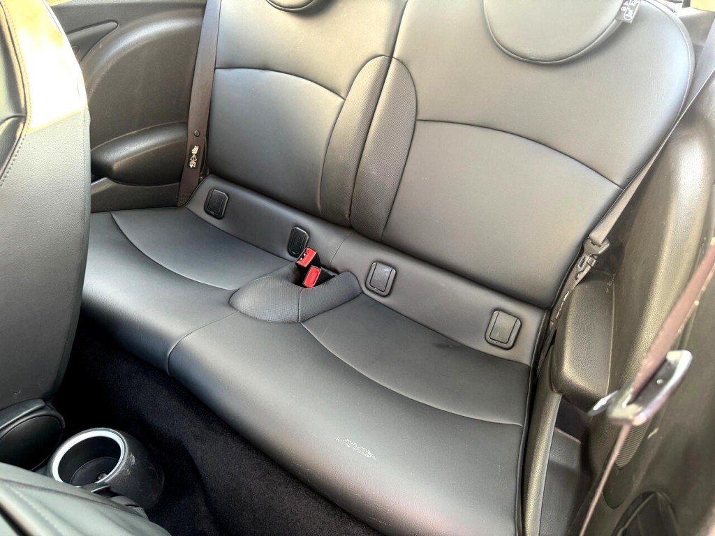 2011 MINI Cooper Image 15