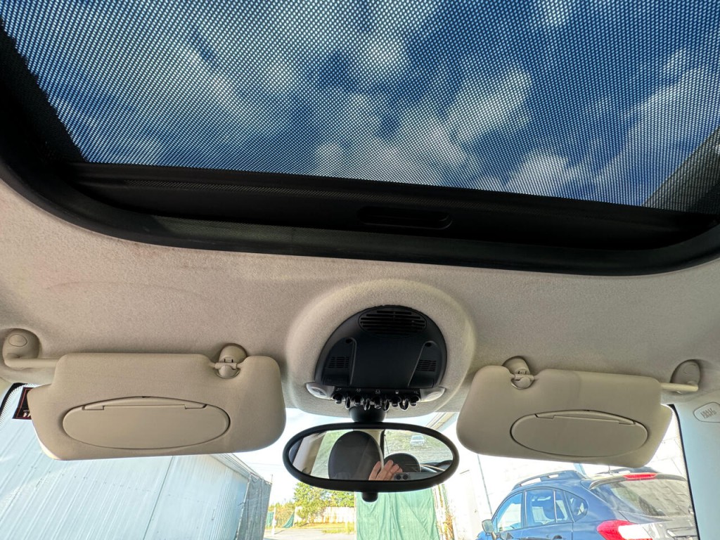 2011 MINI Cooper Image 16