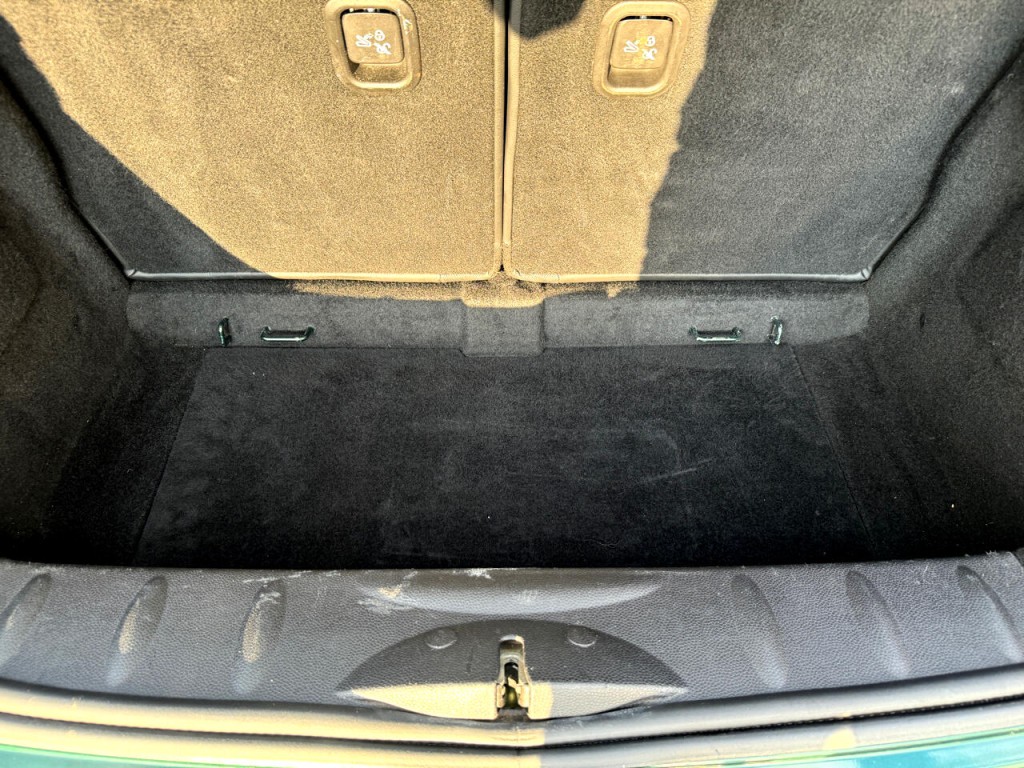2011 MINI Cooper Image 18