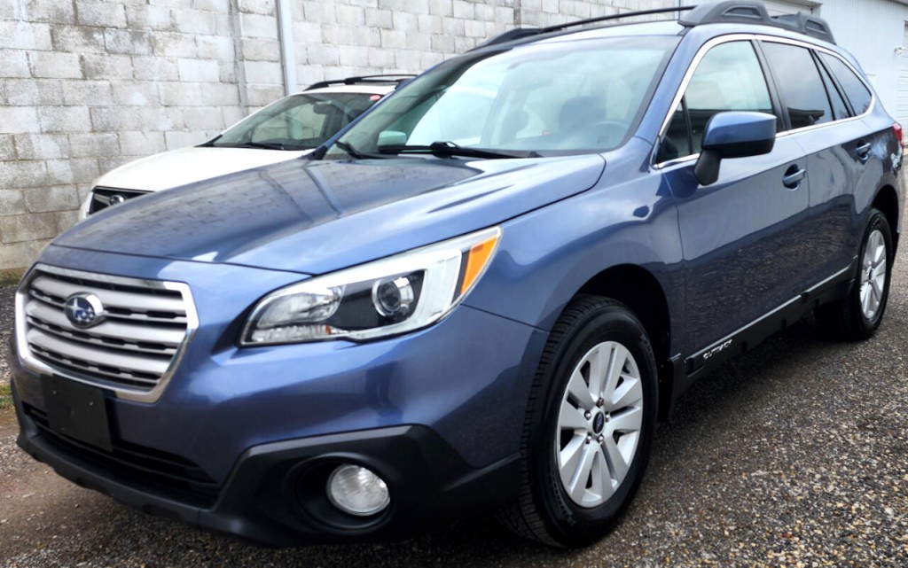 2015 Subaru Outback Image 2