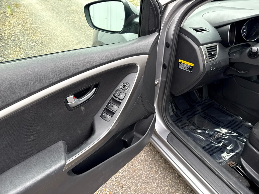 2013 Hyundai Elantra Image 8