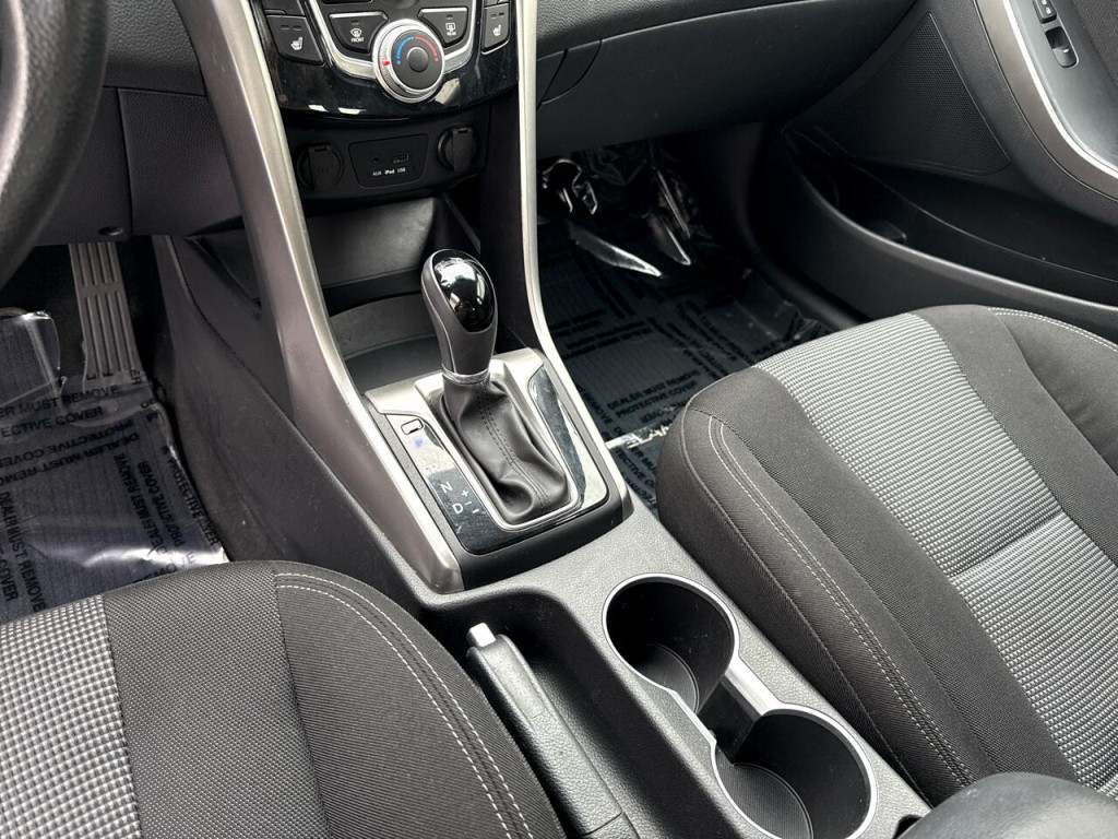 2013 Hyundai Elantra Image 12